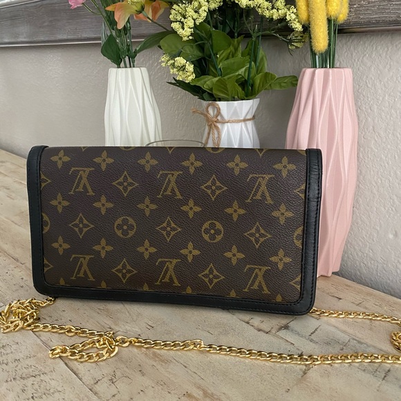 SOLD Auth Louis Vuitton Crossbody - Picture 11 of 12